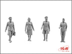ICM 35539 Scale model kit 1:35 Typ 320 (W142) Saloon with German Staff Personnel