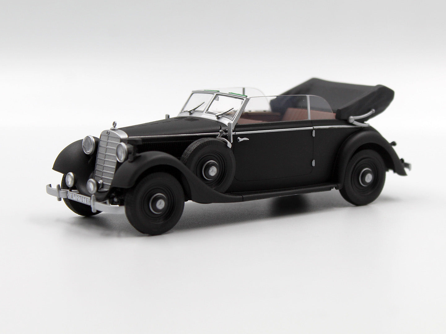 ICM 35540 Scale model kit 1:35 Typ 320 (W142) Cabriolet WWII German Staff Car