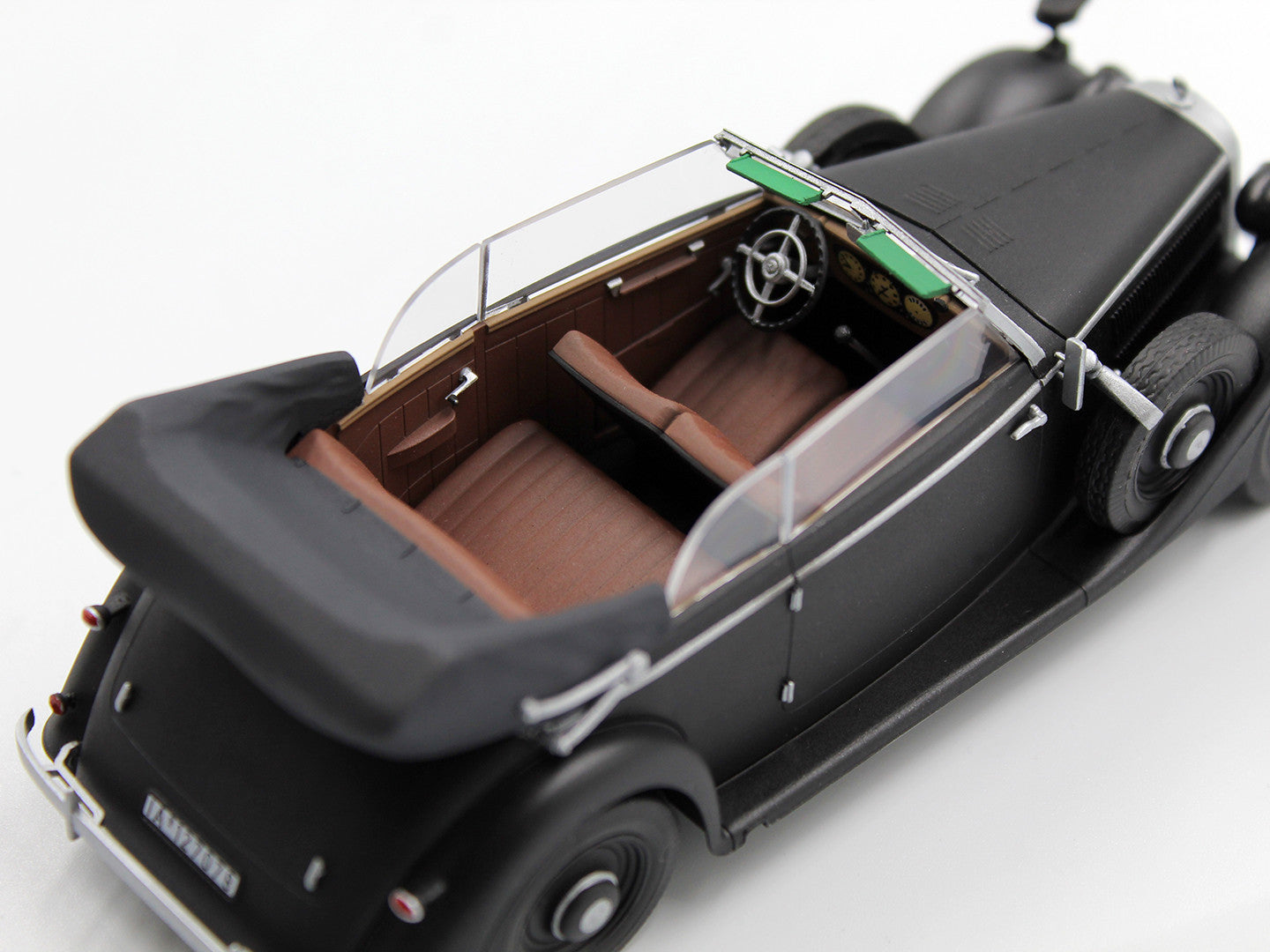 ICM 35540 Scale model kit 1:35 Typ 320 (W142) Cabriolet WWII German Staff Car