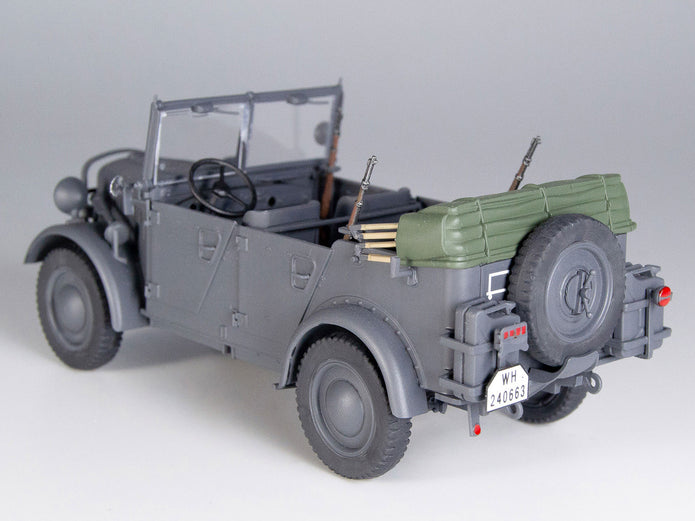 ICM 35581 model kit 1:35 German Light Personnel Car le.gl.Einheits-Car Kfz1 WWII