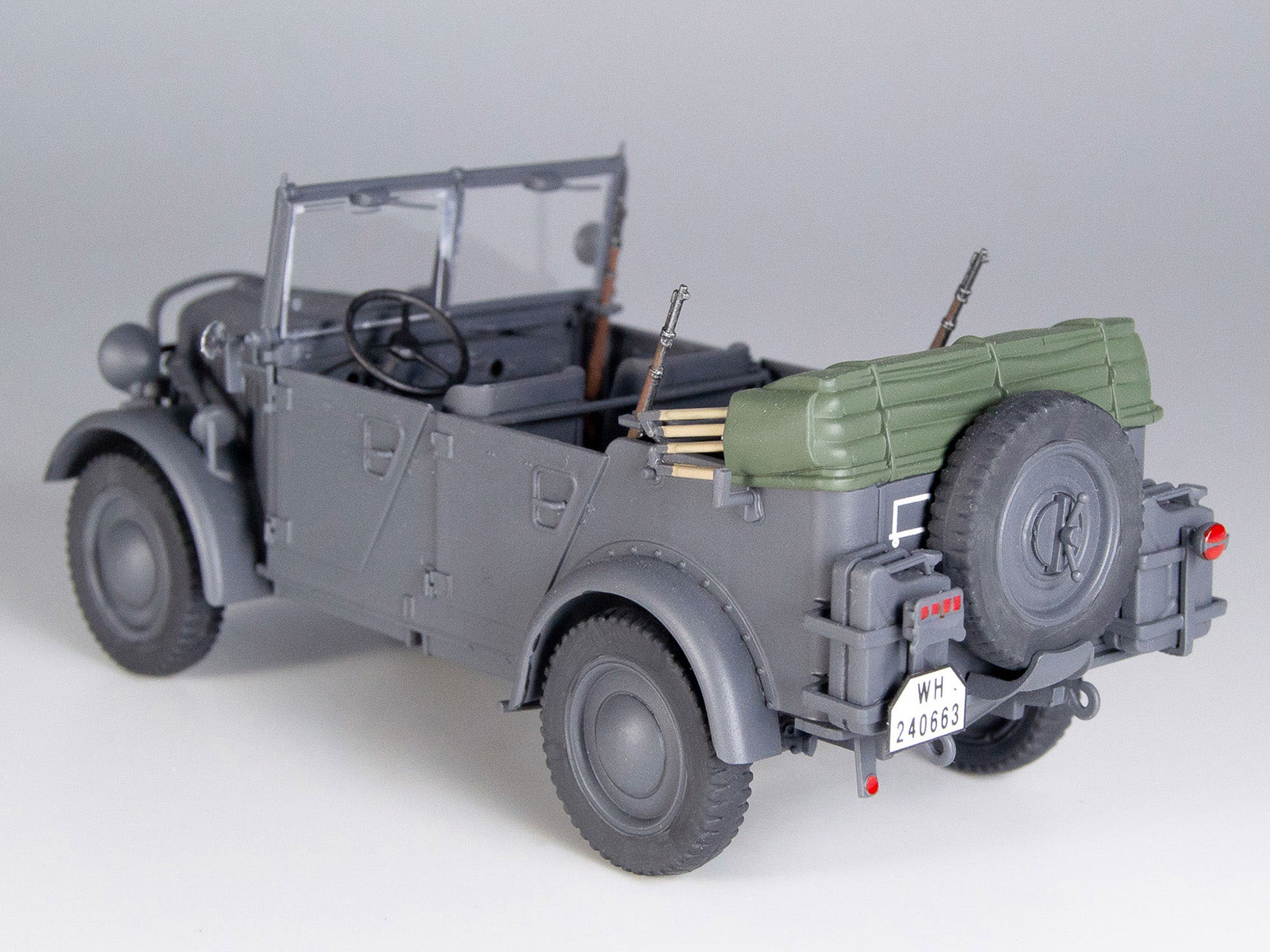 ICM 35581 model kit 1:35 German Light Personnel Car le.gl.Einheits-Car Kfz1 WWII