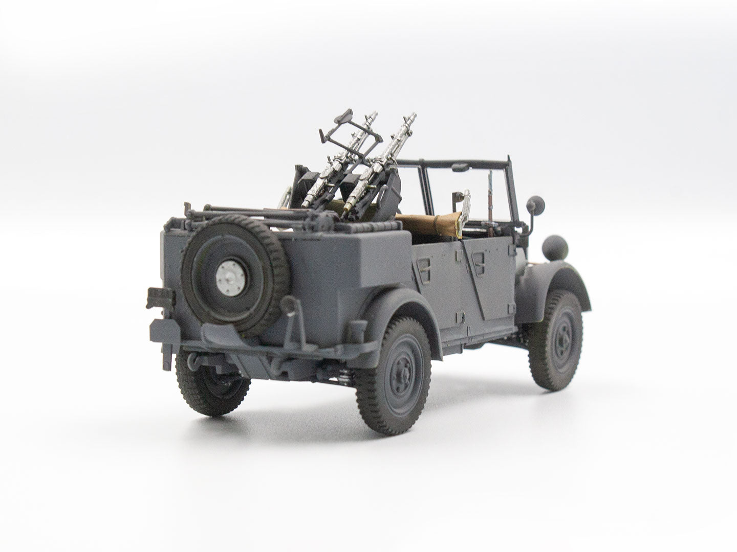 ICM 35584 le.gl.Einheits-Pkw Kfz.4 WWII German Light Anti-Aircraft Vehicle 1:35