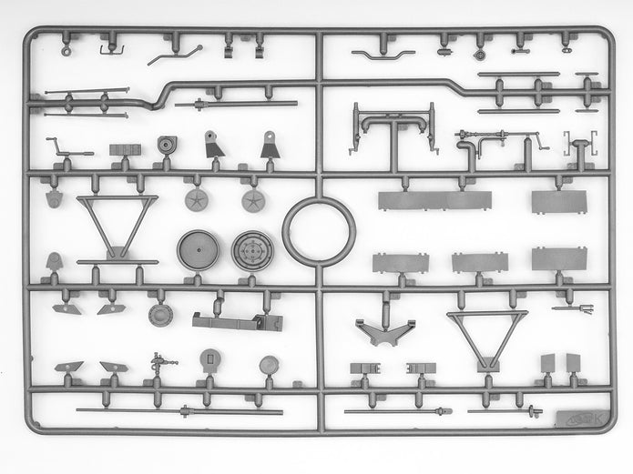 ICM 35596 Plastic model kit Scale 1:35 BM-13-16  G7107 chassis with Soviet crew