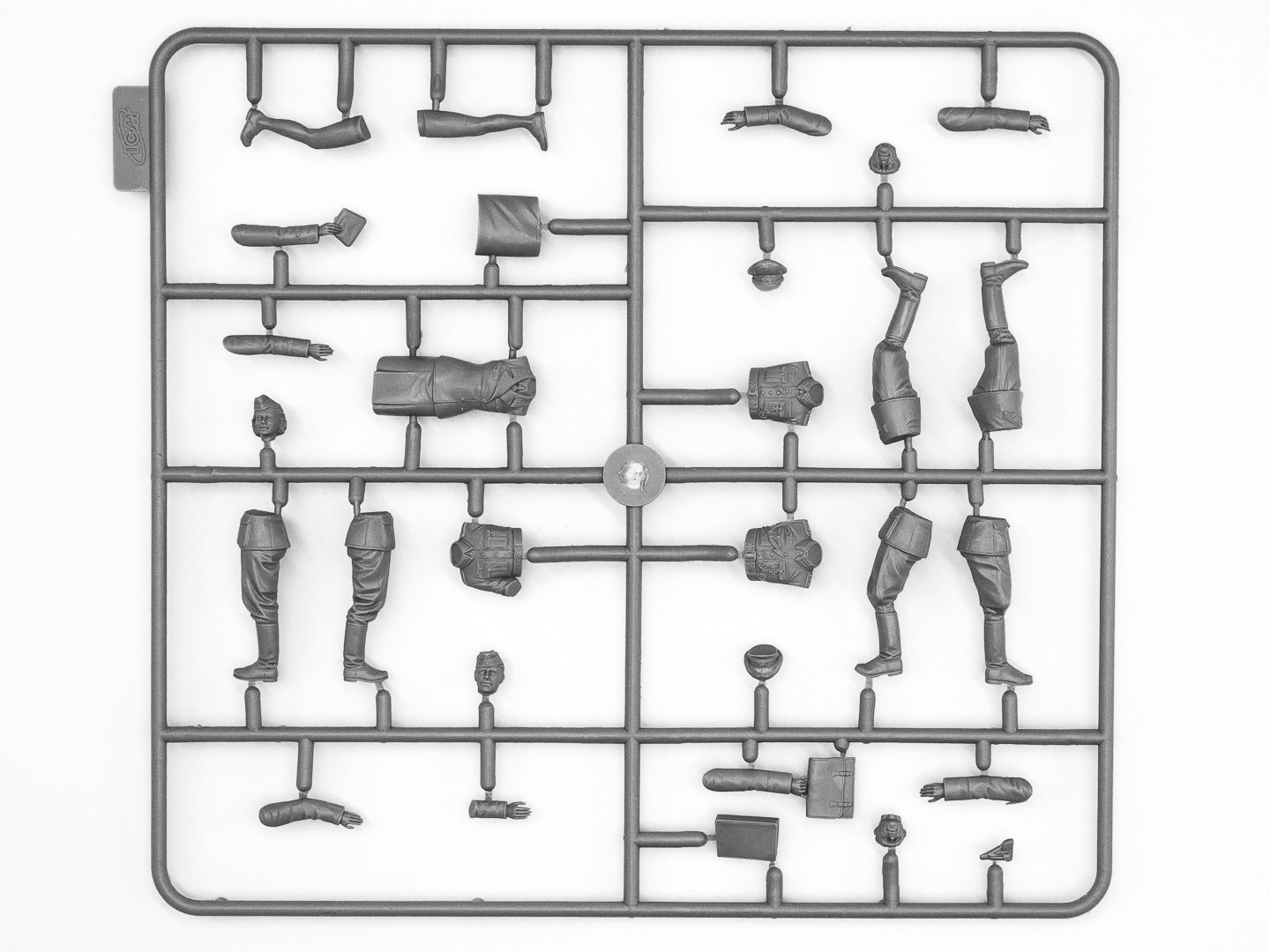 ICM 35611 Plastic model kit Scale 1:35 WWII German Staff Personnel (4 figures)