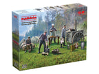Feldküche WWII German Field Kitchen with cooks Scale 1:35 ICM35618 Plastic Model Figures Kit