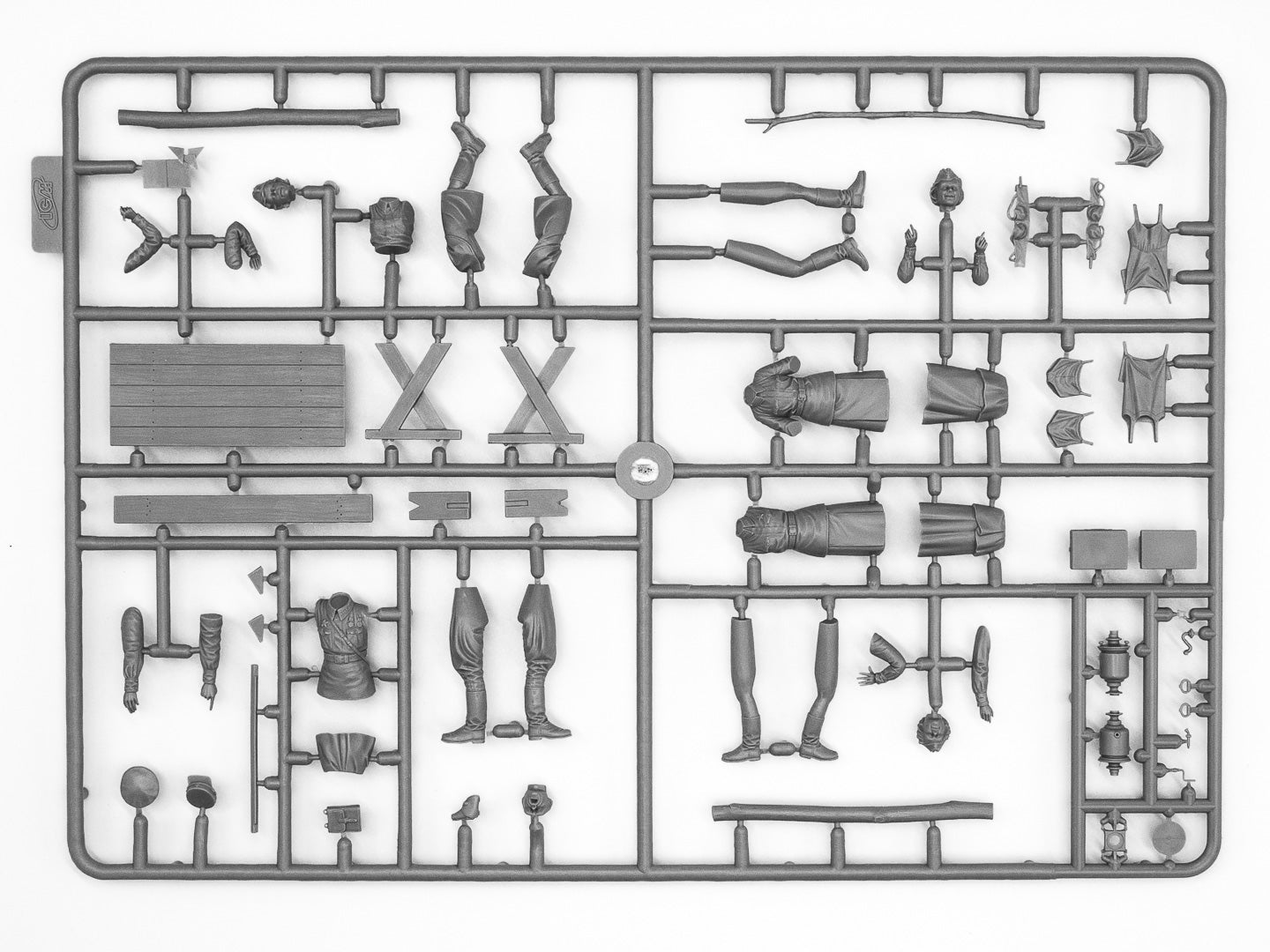 ICM 35621 Plastic model kit Scale 1:35 Soviet Military Servicewomen (1939-1942)
