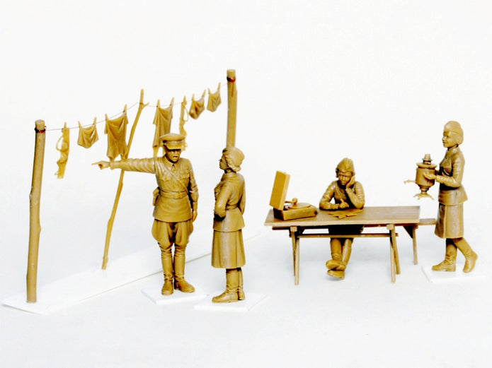 ICM 35621 Plastic model kit Scale 1:35 Soviet Military Servicewomen (1939-1942)
