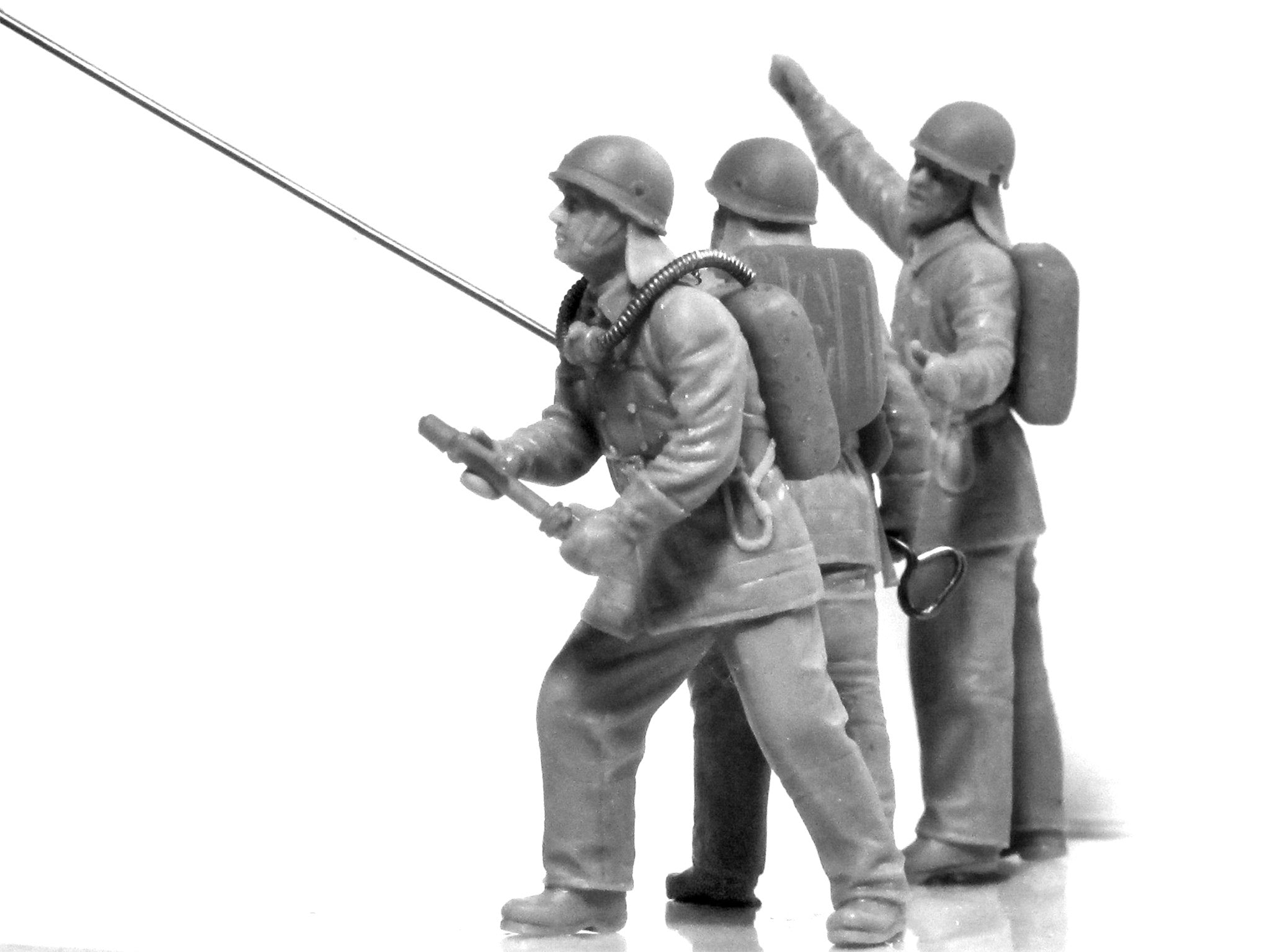ICM 35623 Plastic model figures kit Scale 1:35 Soviet firefighters 1980s