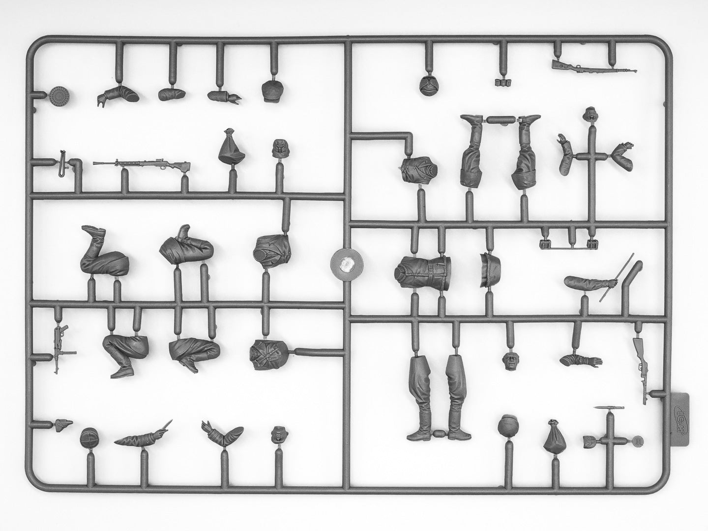 ICM 35631 Plastic model kit figures 1:35 WWII Soviet Partisans model kit plastic