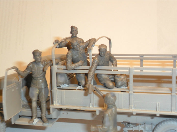 Soviet Motorized Infantry (1943-1945) 5 figures Scale 1:35 ICM35635 Plastic Model Figures Kit