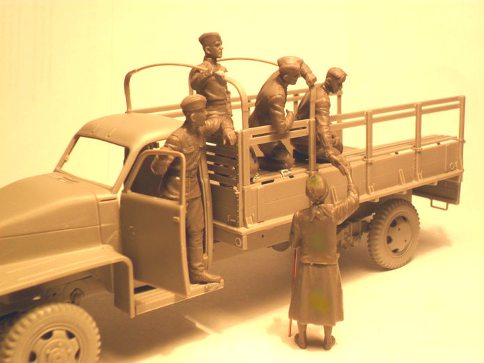 Soviet Motorized Infantry (1943-1945) 5 figures Scale 1:35 ICM35635 Plastic Model Figures Kit