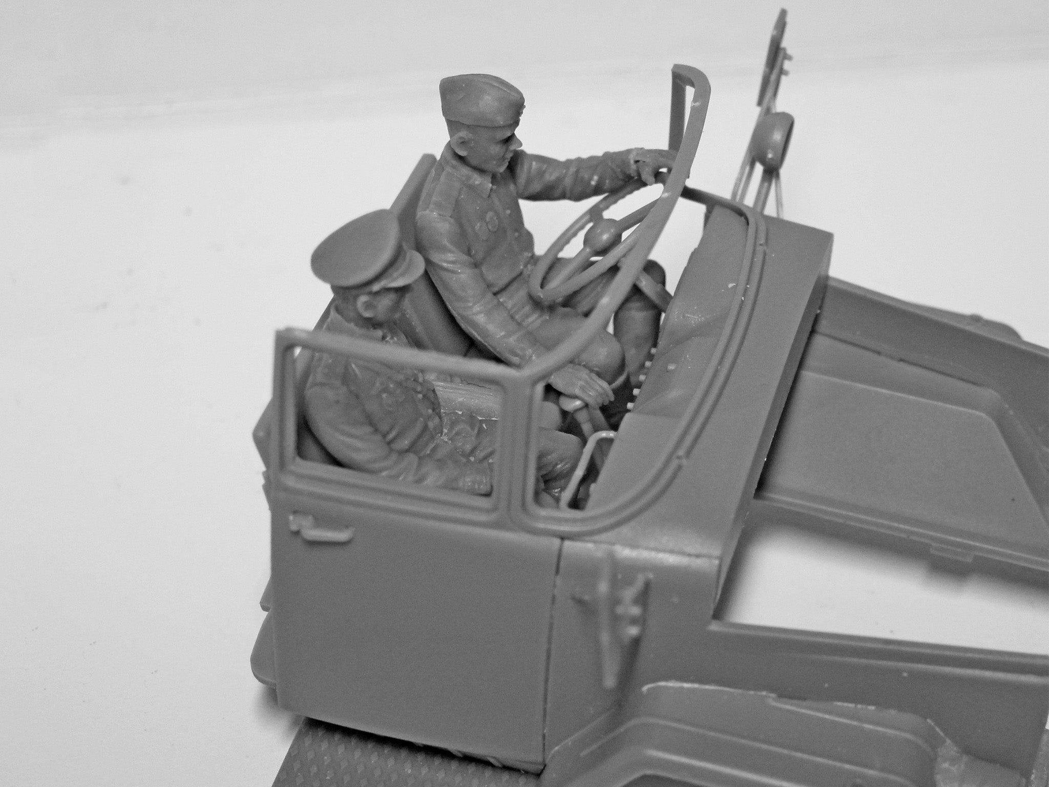 Soviet Army Servicemen (1979-1991) 5 figures Scale 1:35 ICM35636 Plastic Model Figures Kit