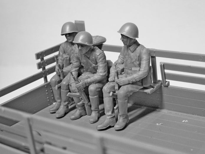 Soviet Army Servicemen (1979-1991) 5 figures Scale 1:35 ICM35636 Plastic Model Figures Kit