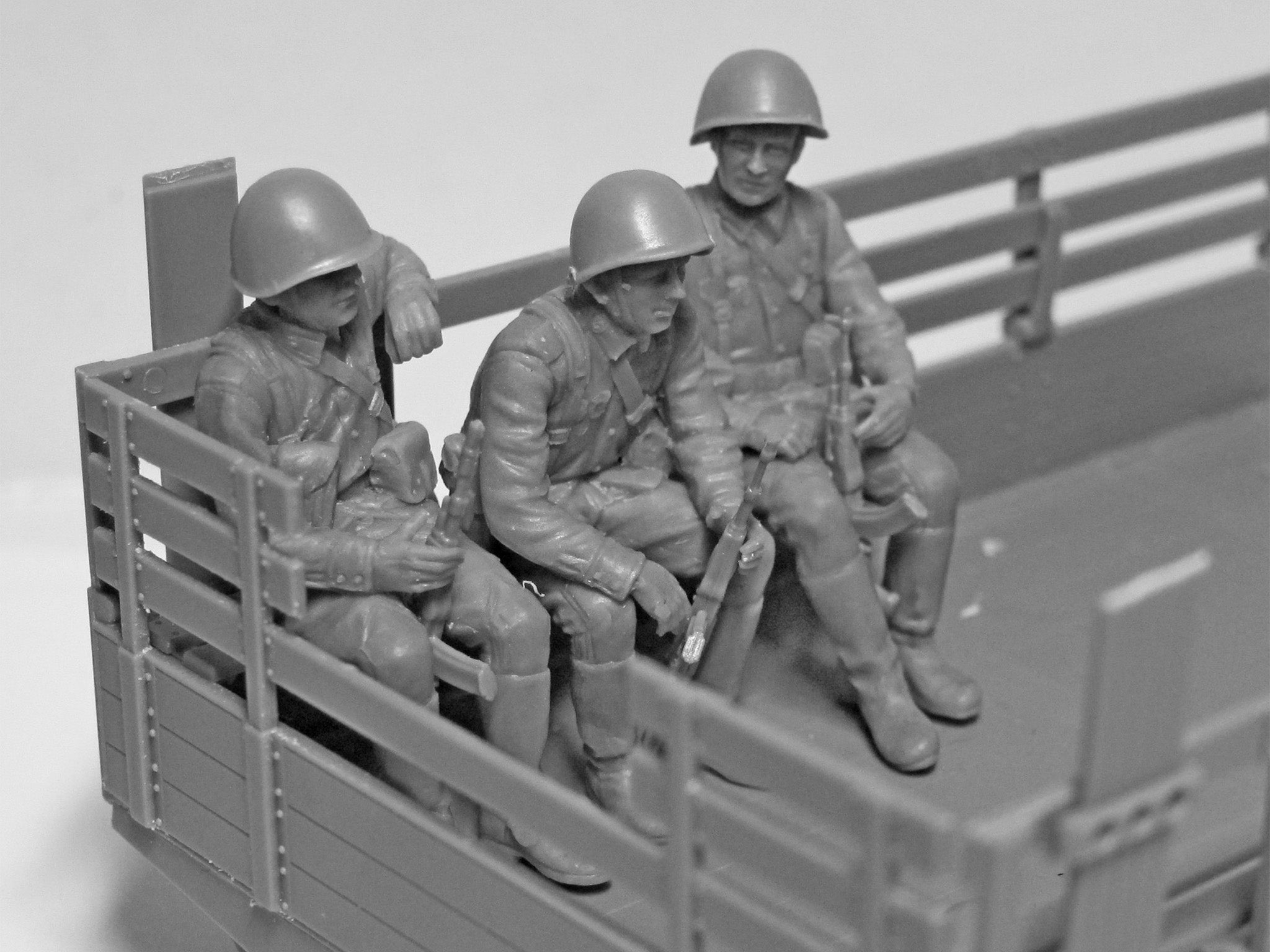 Soviet Army Servicemen (1979-1991) 5 figures Scale 1:35 ICM35636 Plastic Model Figures Kit
