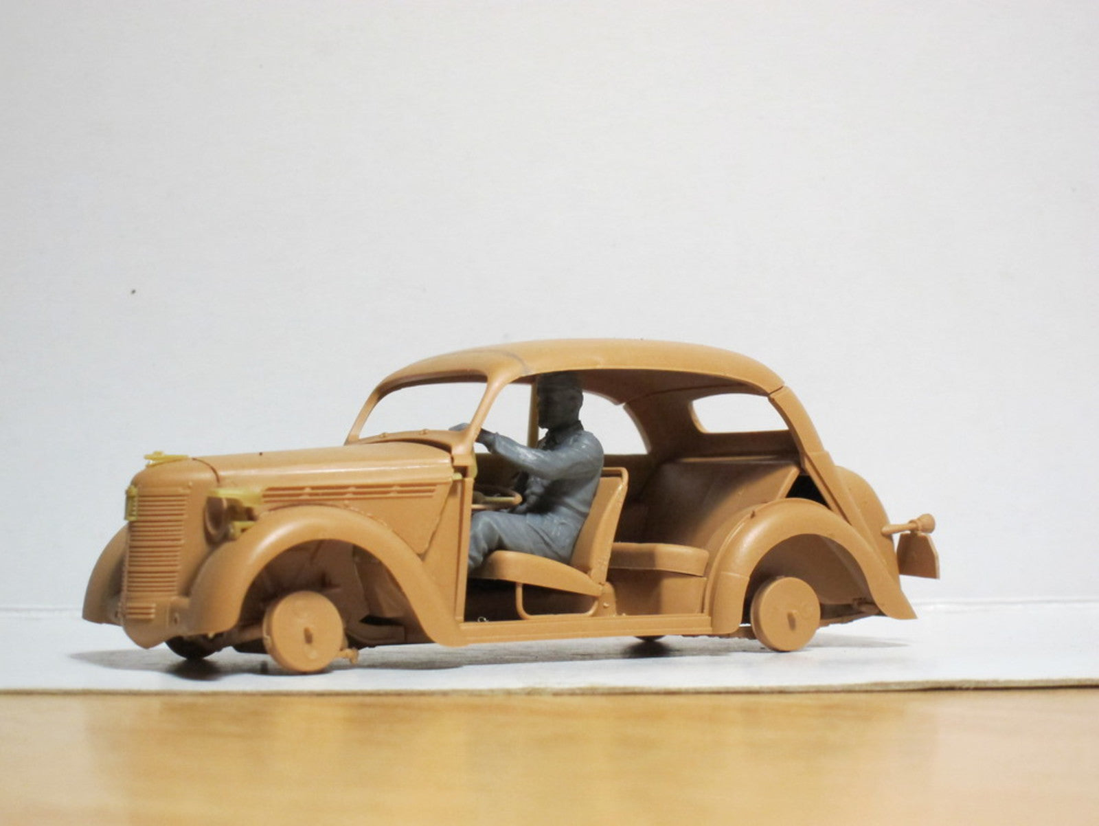 ICM 35642 Plastic model Scale 1:35 German Drivers 1939-1945 model kits plastic