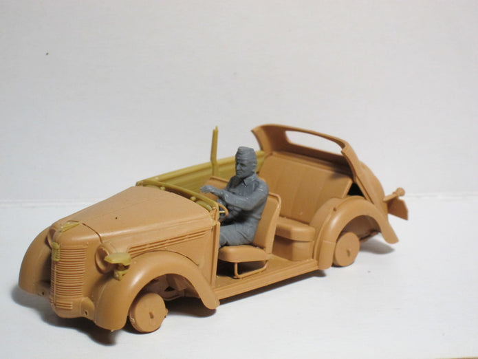 ICM 35642 Plastic model Scale 1:35 German Drivers 1939-1945 model kits plastic