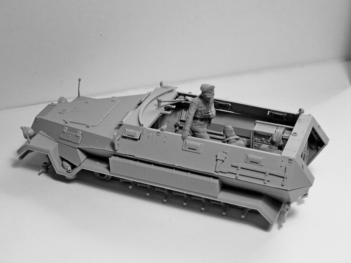 ICM 35644 Plastic model kit 1:35 German Command Vehicle Crew 1939-1942 4 figures