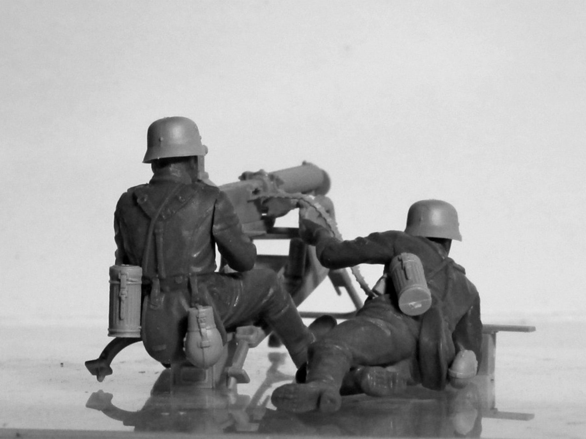 ICM 35645 Plastic model figures kit Scale 1:35 WWII German MG08 MG Team 2figures