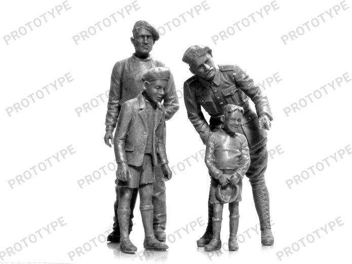 ICM 35647 Plastic model figures kit Scale 1:35 WWII French Tank Crew (5 figures)