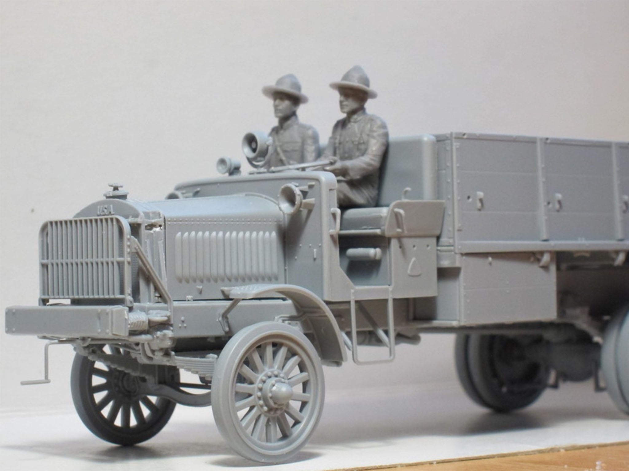 ICM 35653 Plastic model kit Scale 1:35 Standard B “Liberty” with US drivers, WWI
