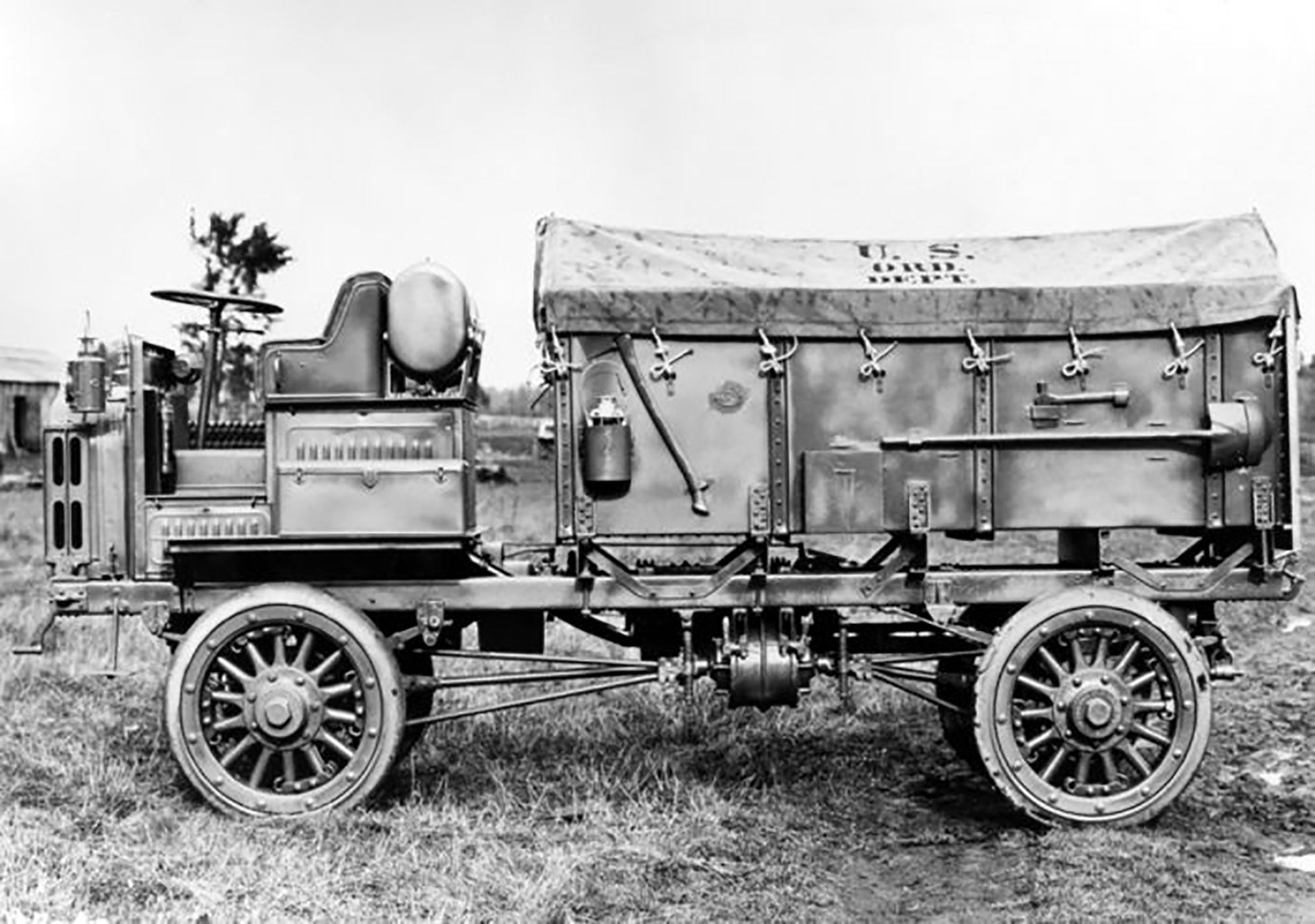 ICM 35655 Plastic model kit Scale 1:35 FWD TypeB WWI US Army Truck - kits models