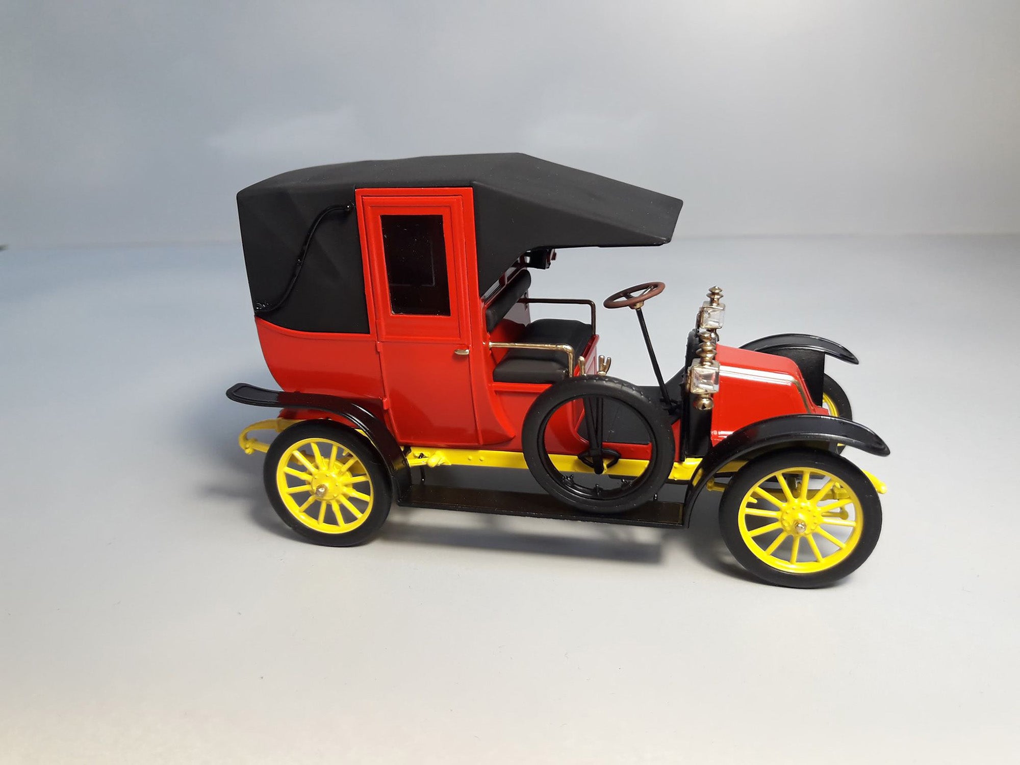 ICM 35659 Plastic model Car kit Scale 1:35 Taxi de la Marne (1914), French Car