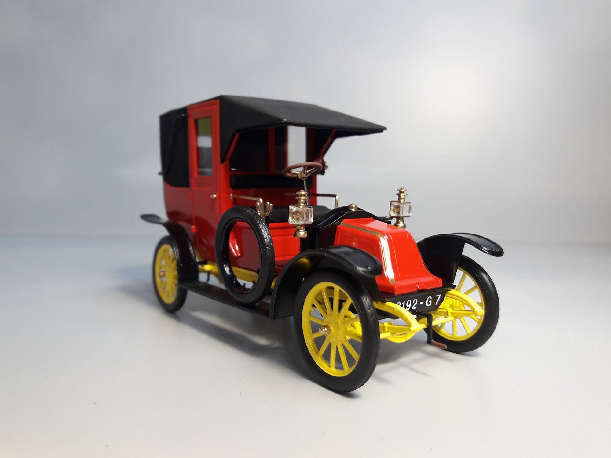 ICM 35659 Plastic model Car kit Scale 1:35 Taxi de la Marne (1914), French Car