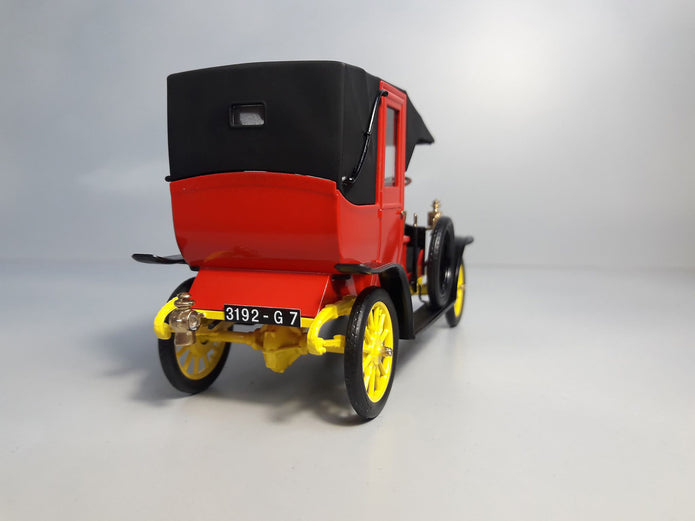 ICM 35659 Plastic model Car kit Scale 1:35 Taxi de la Marne (1914), French Car