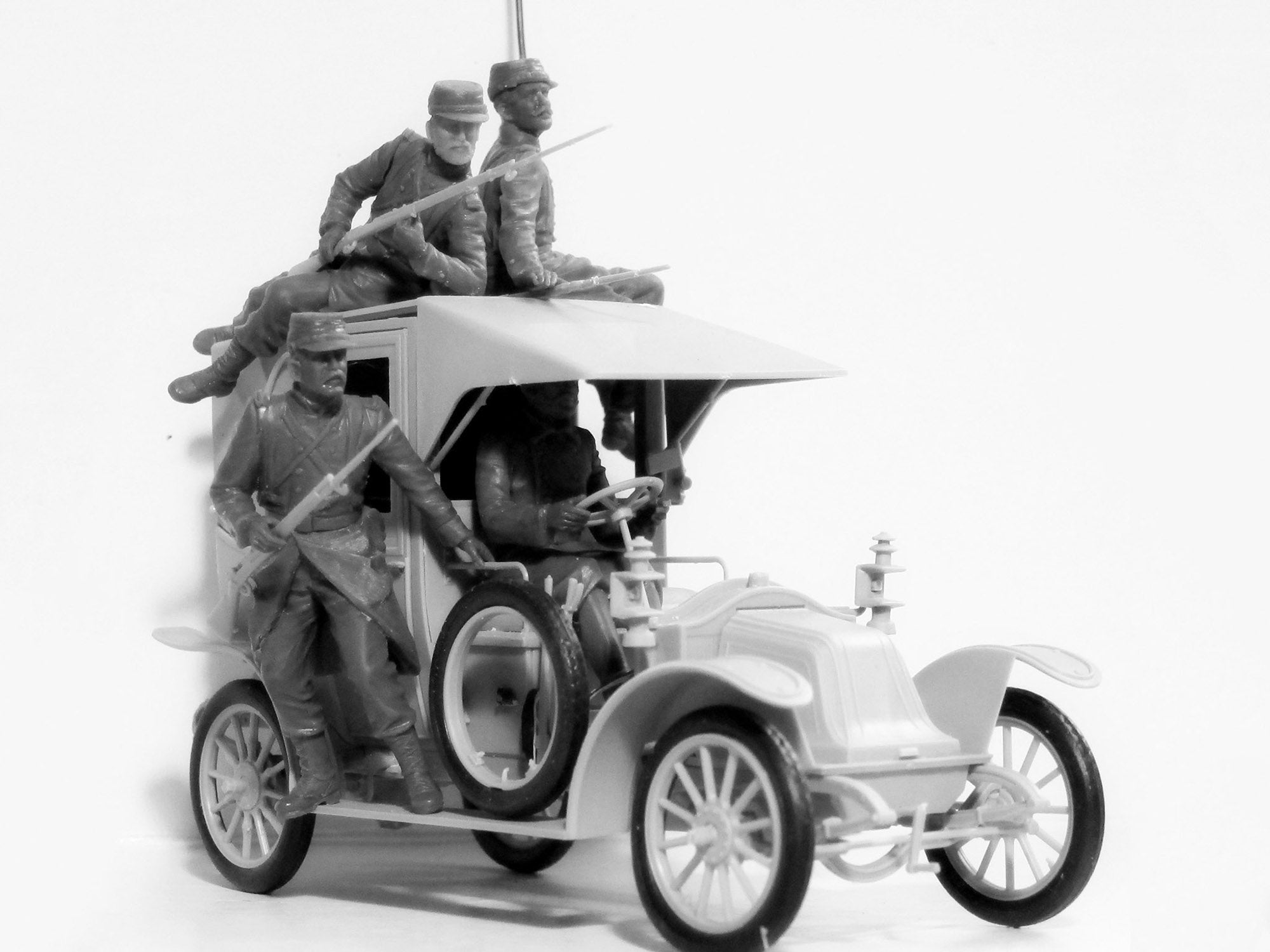 ICM 35660 Scale model car 1:35 Battle of the Marne (1914) Taxi + French Infantry