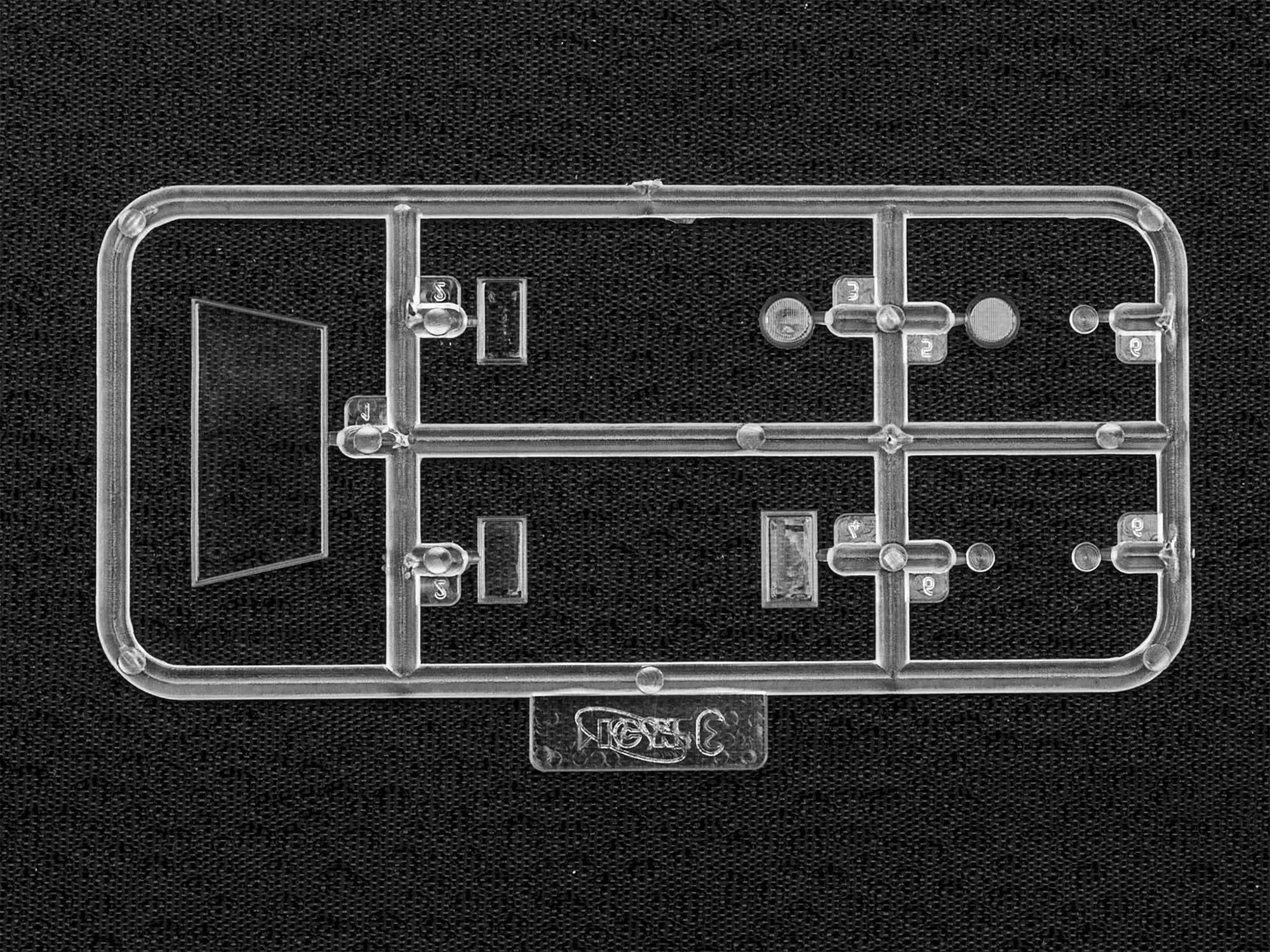 ICM 35662 car kit models 1:35 Model T 1917 Ambulance with US medical personnel