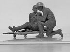 ICM 35662 car kit models 1:35 Model T 1917 Ambulance with US medical personnel