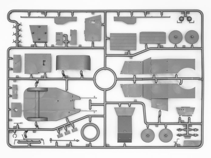ICM 35670 Scale model kit 1:35 Model T RNAS Armoured Car WWI British Tank Crew