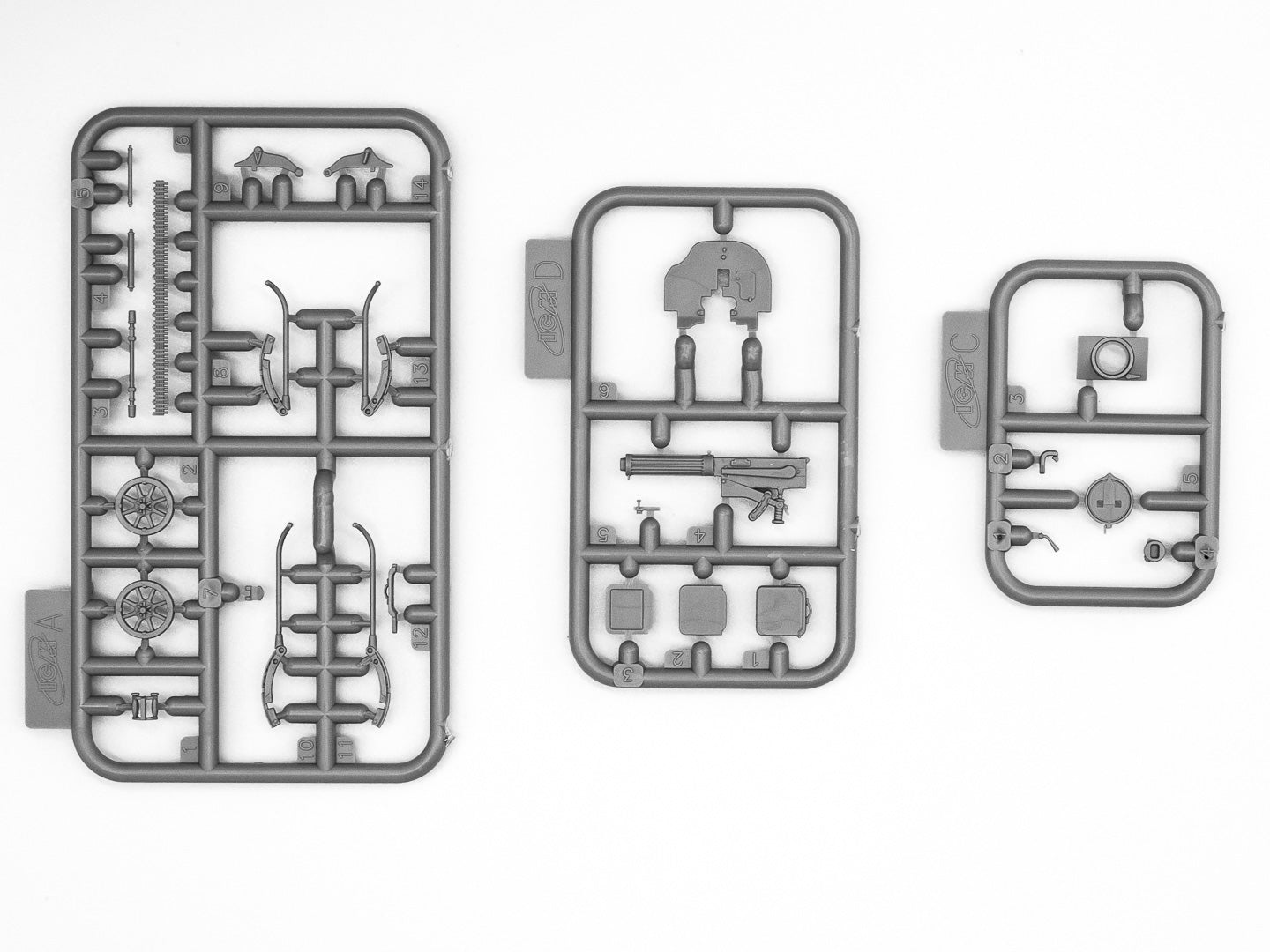 ICM 35675 Plastic model kit Scale 1:35 Russian Maxim machine gun (1910/30)