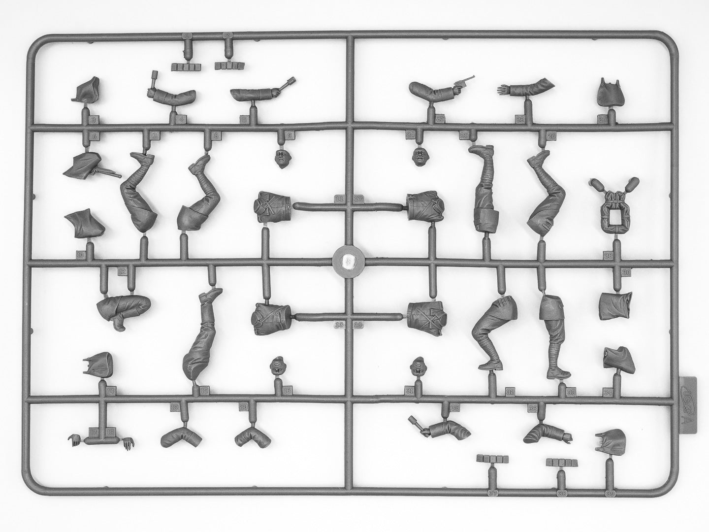 ICM 35695 Plastic model 1:35 German Infantry in Gas Masks modelling plastic kits