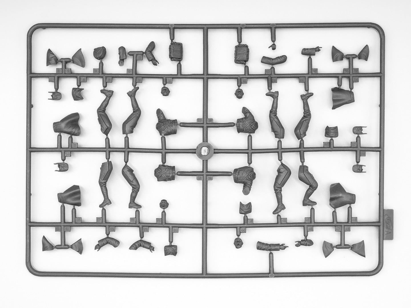 ICM 35696 Plastic model kit 1:35 French Infantry in Gas Masks (1916) (4 figures)