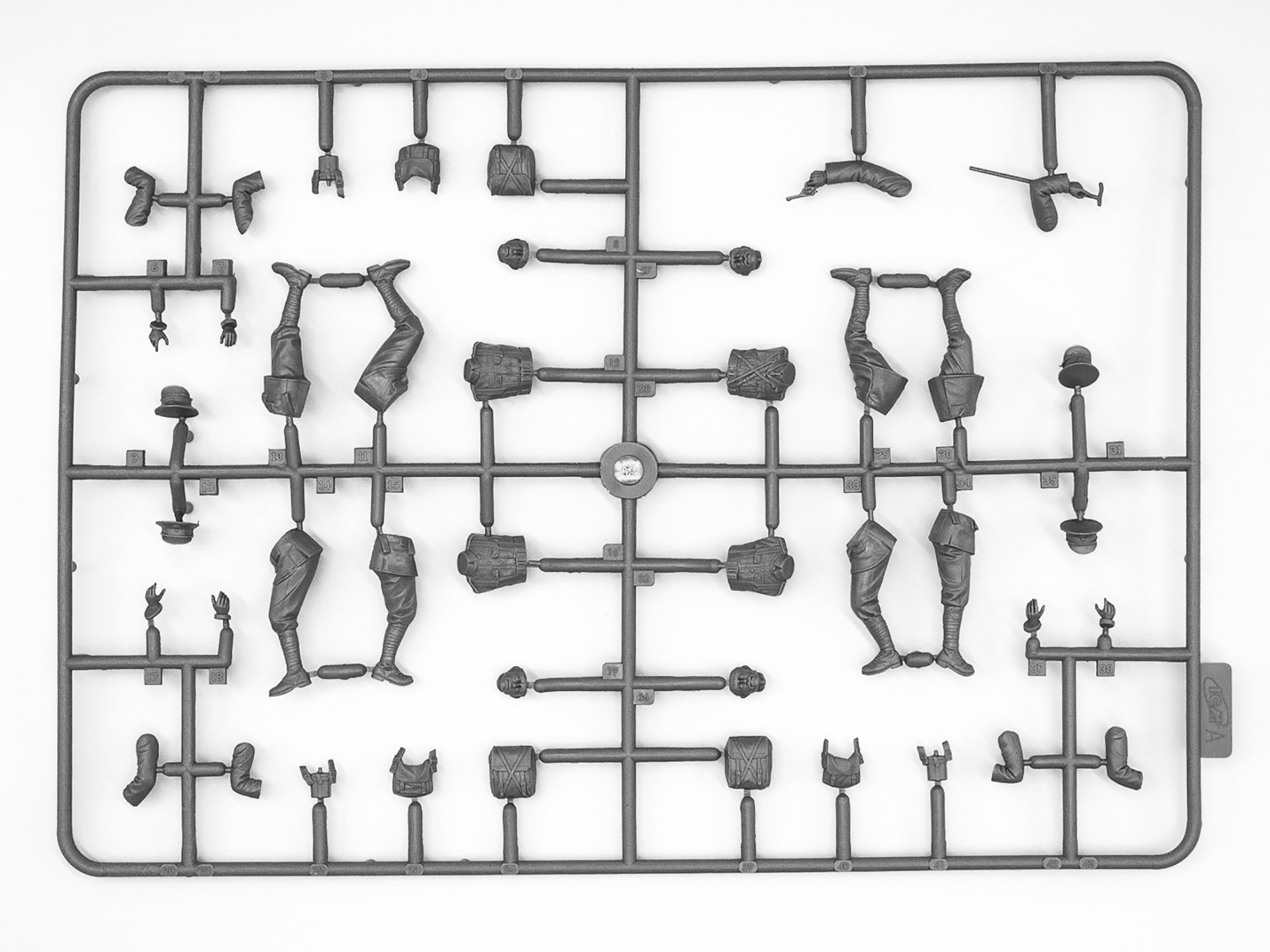 ICM 35703 Plastic model kit Scale 1:35 British infantry in gas masks (1917), WWІ