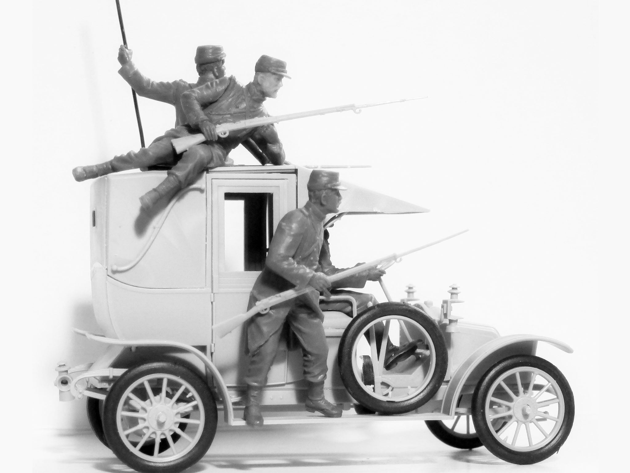 ICM 35705 Plastic model kit 1:35 French Infantry on the march (1914) (4 figures)