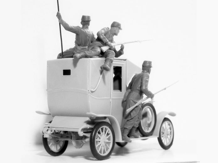 ICM 35705 Plastic model kit 1:35 French Infantry on the march (1914) (4 figures)