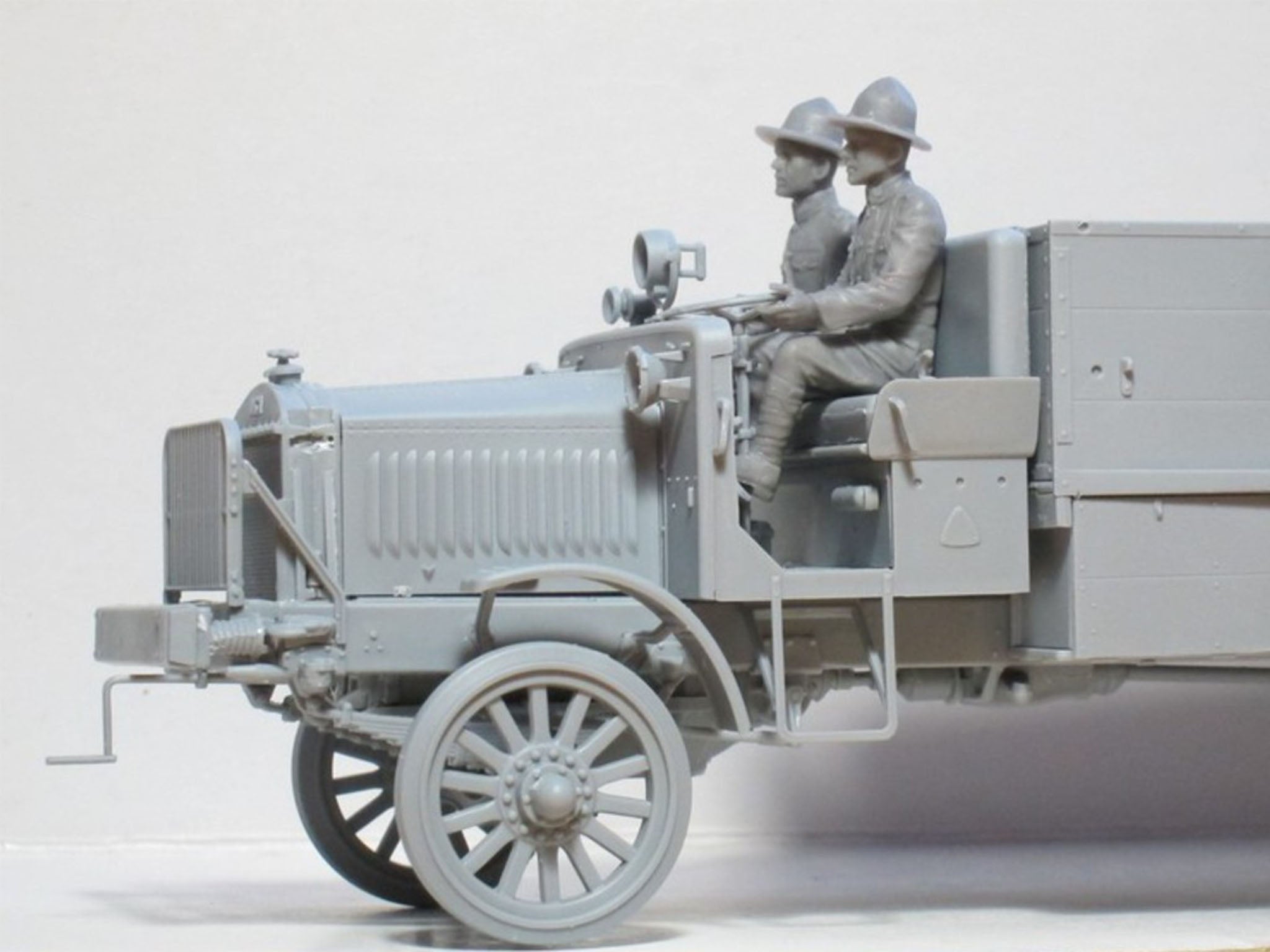 ICM 35706 Plastic model kit 1:35 US Drivers (1917-1918) (2 figures) models kits