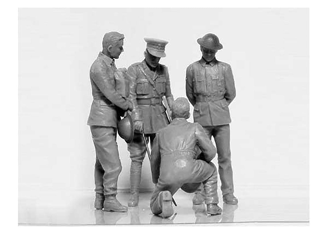 ICM 35708 Plastic model Tank kit Scale 1:35 WWI British Tank Crew (4 figures)