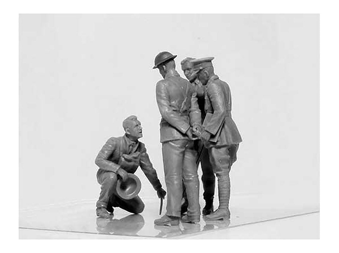 ICM 35708 Plastic model Tank kit Scale 1:35 WWI British Tank Crew (4 figures)