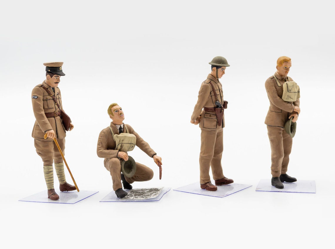 ICM 35708 Plastic model Tank kit Scale 1:35 WWI British Tank Crew (4 figures)