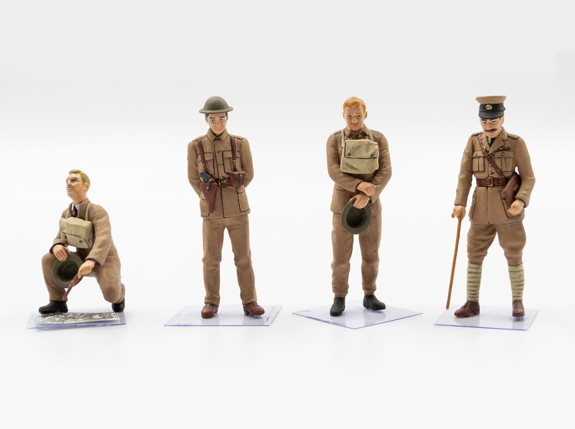 ICM 35708 Plastic model Tank kit Scale 1:35 WWI British Tank Crew (4 figures)