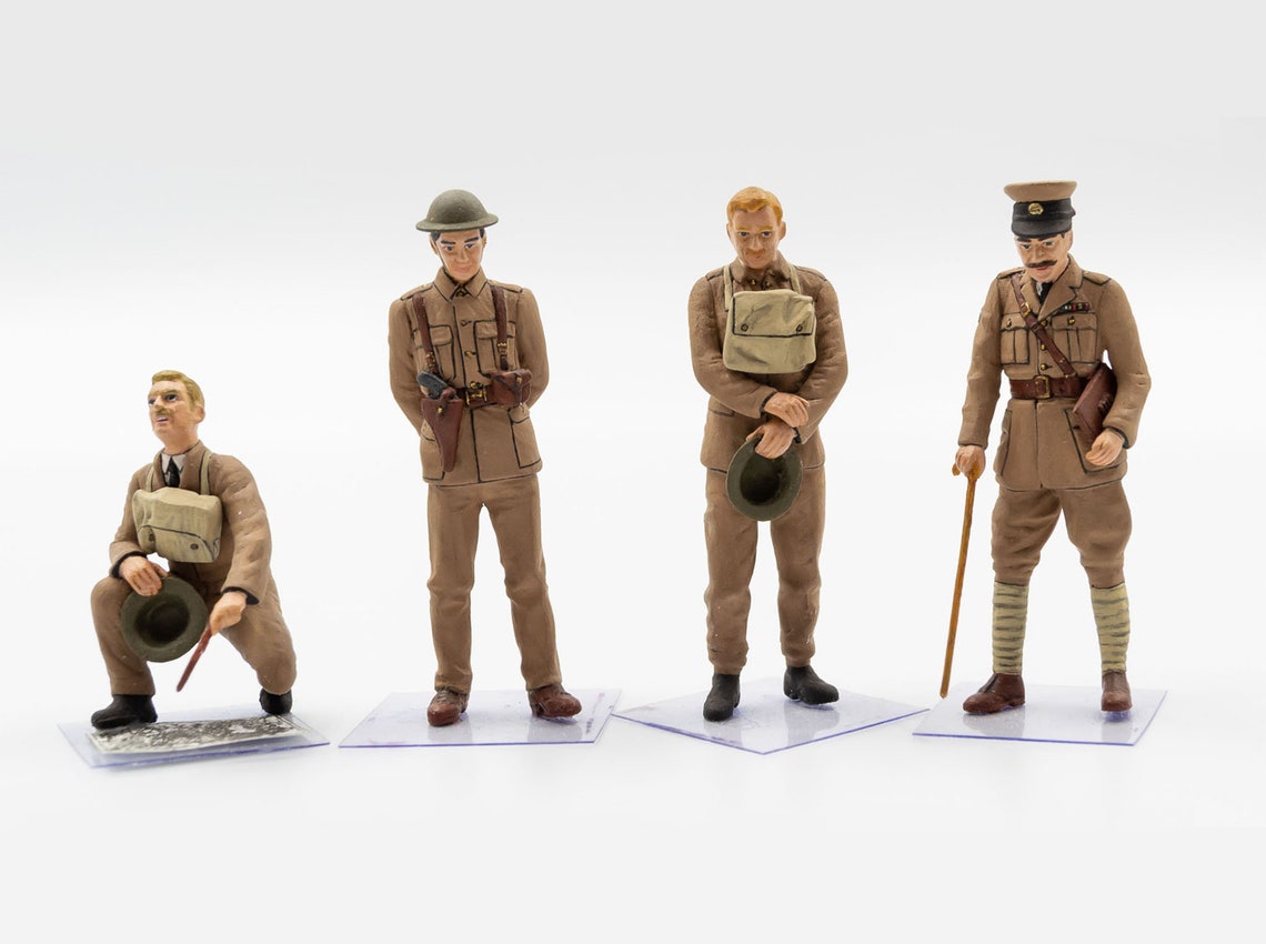 ICM 35708 Plastic model Tank kit Scale 1:35 WWI British Tank Crew (4 figures)