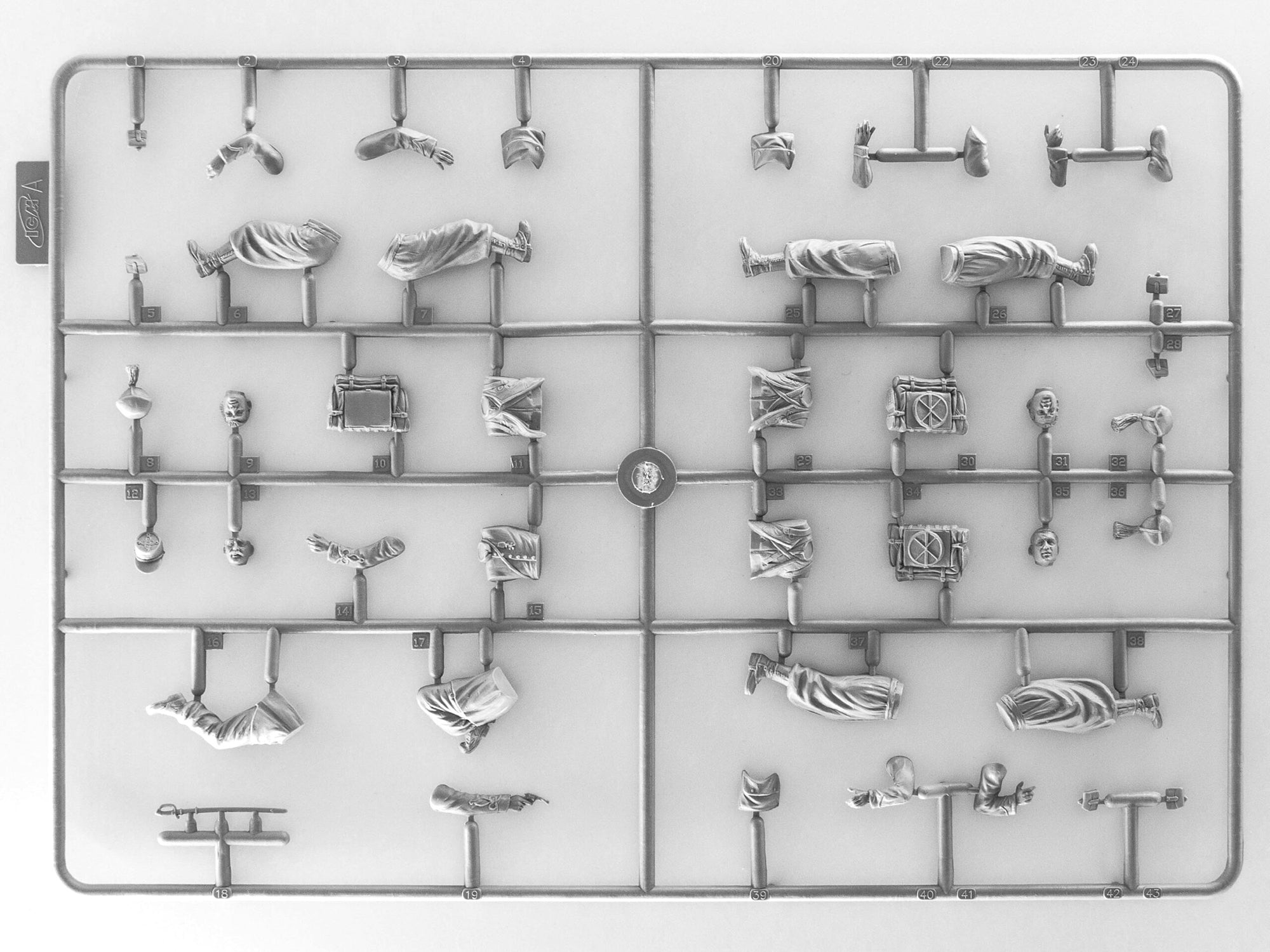 ICM 35709 Plastic model kit figures Scale 1:35 French Zouaves (1914) (4 figures)