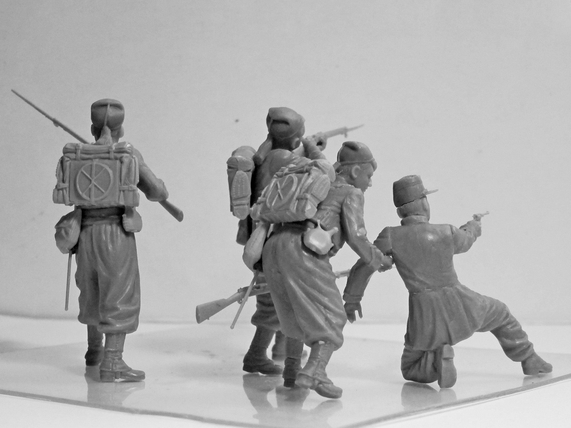 ICM 35709 Plastic model kit figures Scale 1:35 French Zouaves (1914) (4 figures)