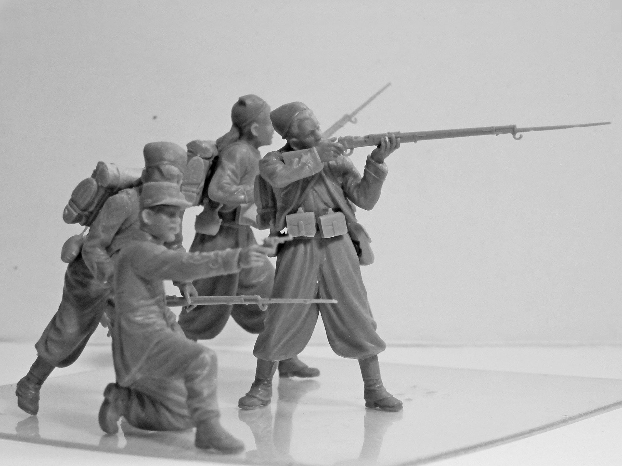 ICM 35709 Plastic model kit figures Scale 1:35 French Zouaves (1914) (4 figures)