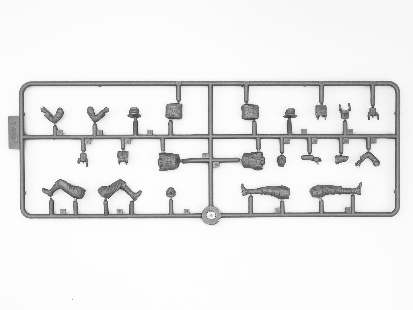 WWI British Vickers MG Crew
Vickers MG & 2 figures Scale 1:35 ICM35713 Plastic Model Figures Kit