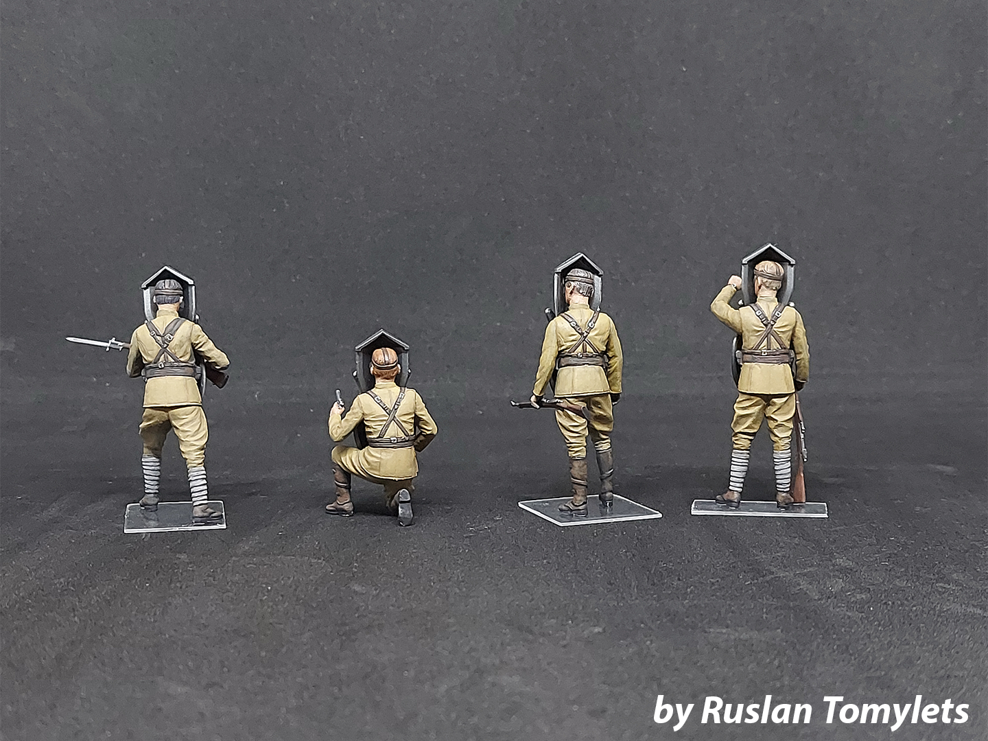 ICM 35720 Plastic model kit figures Scale 1:35 Brewster Body Shield US Infantry