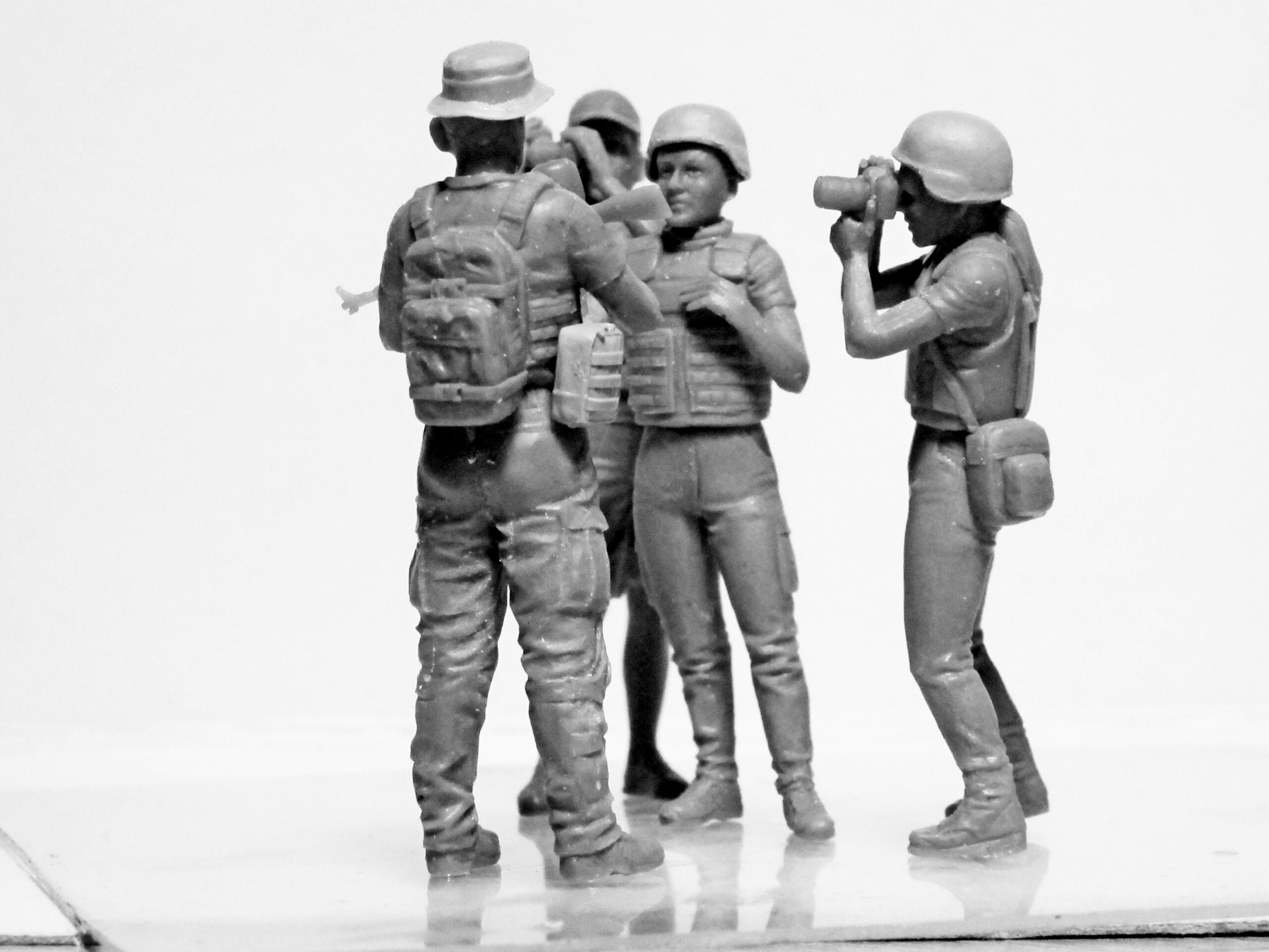 ICM 35751 Plastic models figures Scale 1:35 Journalists in War (4 figures)